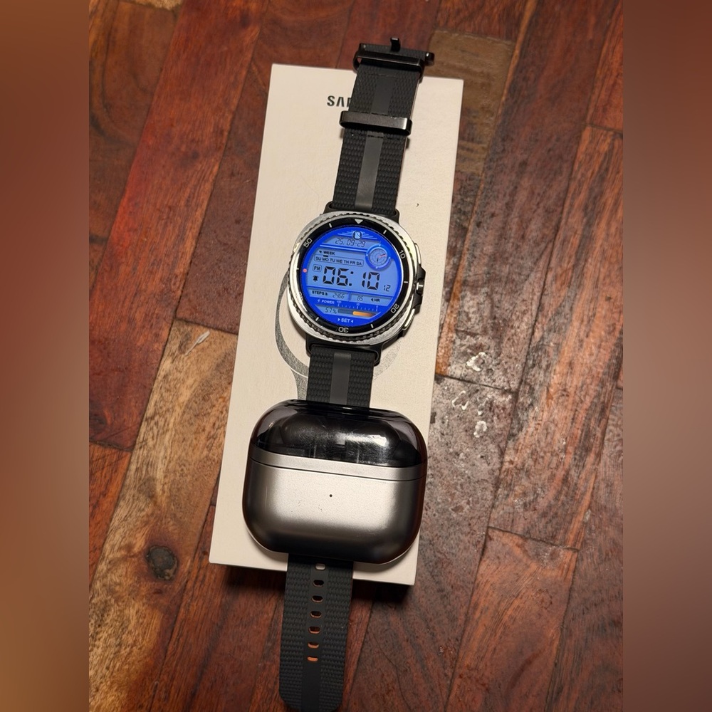 Samsung Galaxy Watch8 Classic LTE in Gray